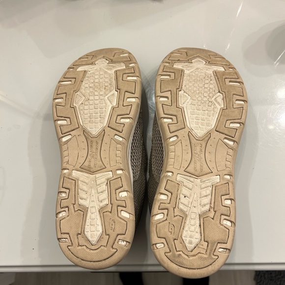 Men’s Skechers slip on size 10 like new - Picture 2 of 3